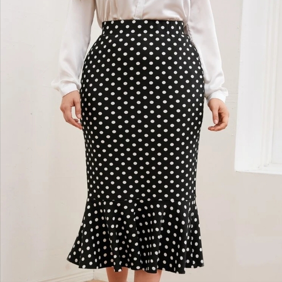 Curvy+ Elegant Polka-dot Mermaid Style Skirt - Picture 4 of 6